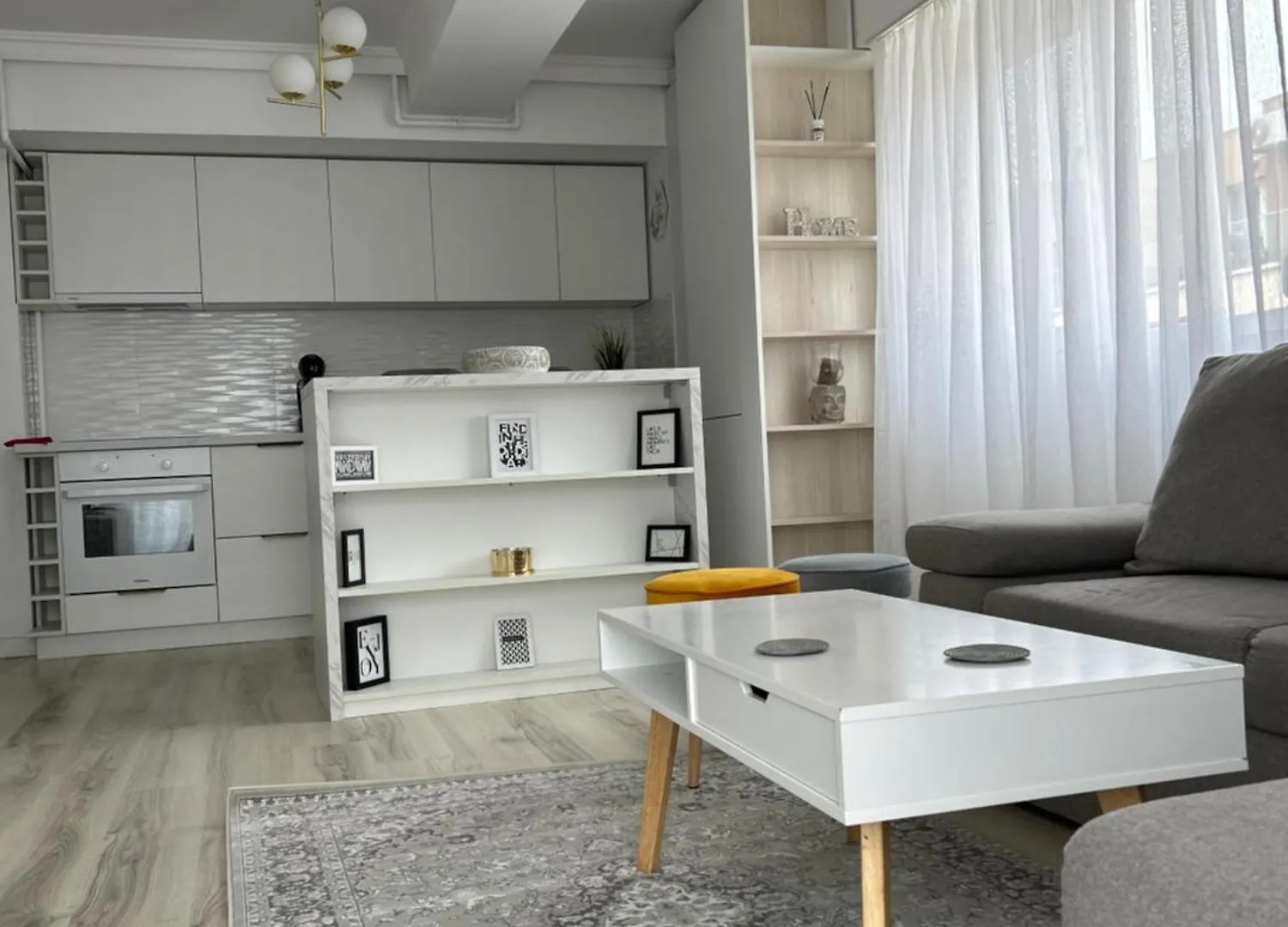 Cozi White Apartament Voluntari 0*,