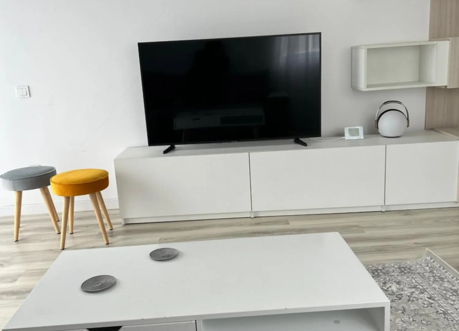 Cozi White Apartament Voluntari Apartment